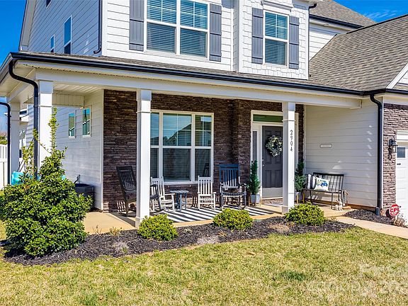 3rd image of 2904 Shumard Dr