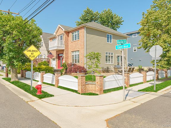 3rd image of 30 East Boulevard