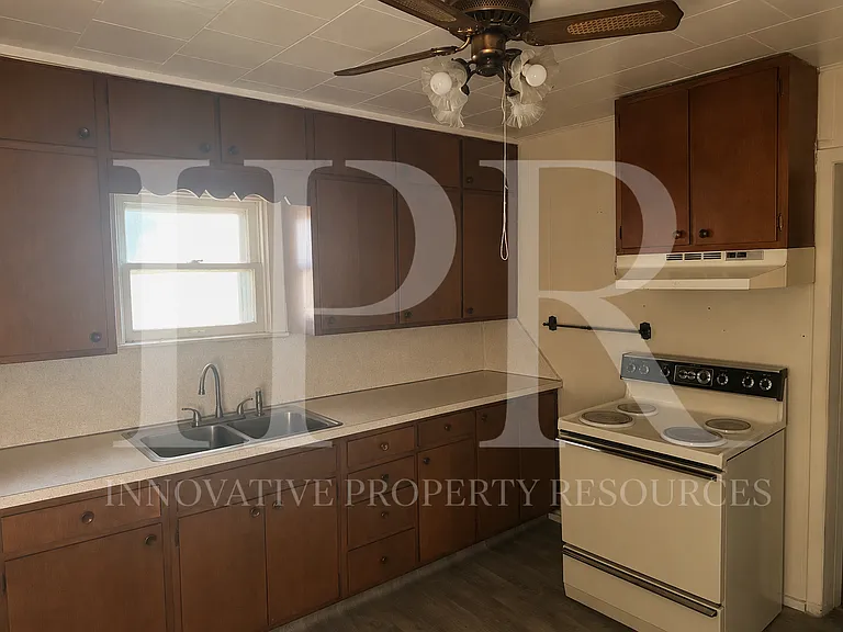 502 Webster St — Photo 5