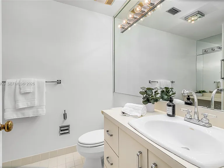 4925 Collins Ave #5F — Photo 21