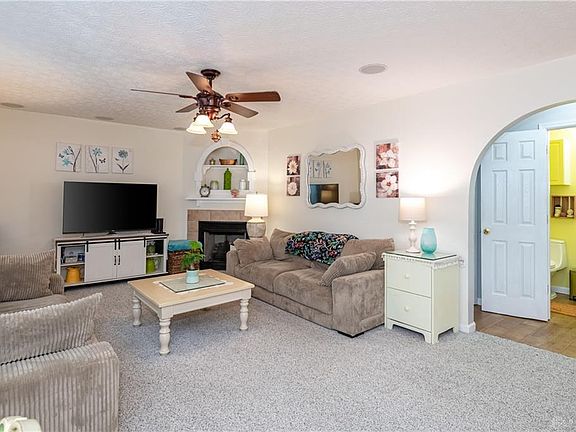 5th image of 5063 Mary Louise Ct