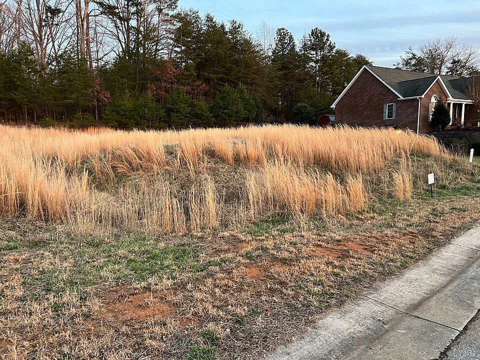 2nd image of 77 Castle Lot Ct