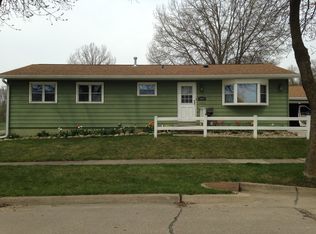 4500 Leal Ave NW, Cedar Rapids, IA 52405