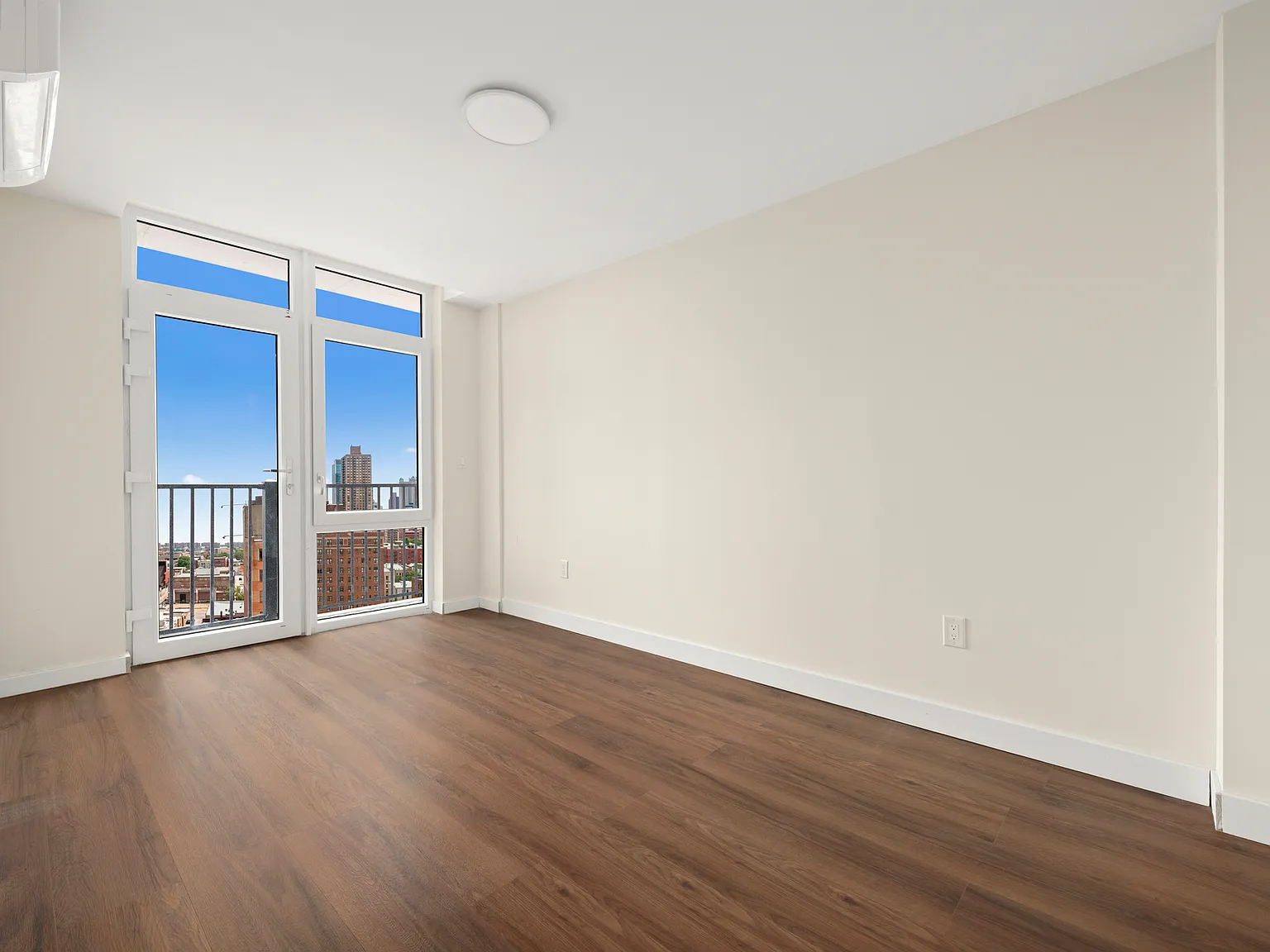 1 bed, 1.0 bath, $2,734 — Photo 2