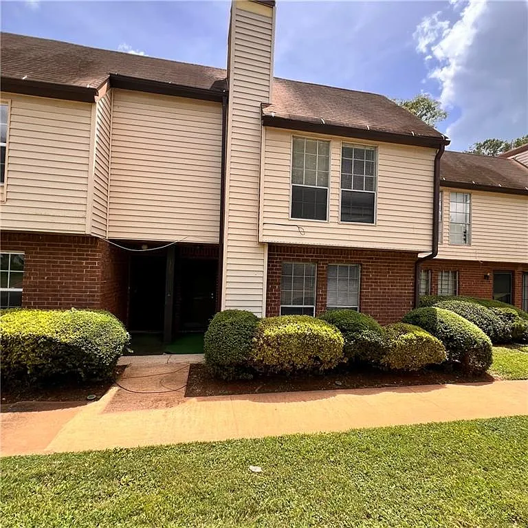 3 bed, 2.0 bath, 1440 sqft, $1,650 — Photo 1