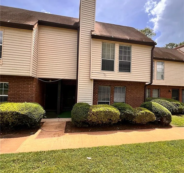 3254 Strawberry Ln