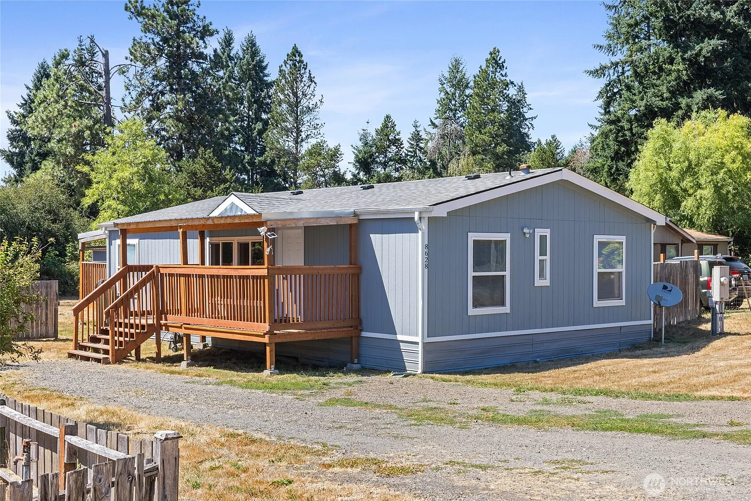 8628 Thuja Avenue SE photo 1