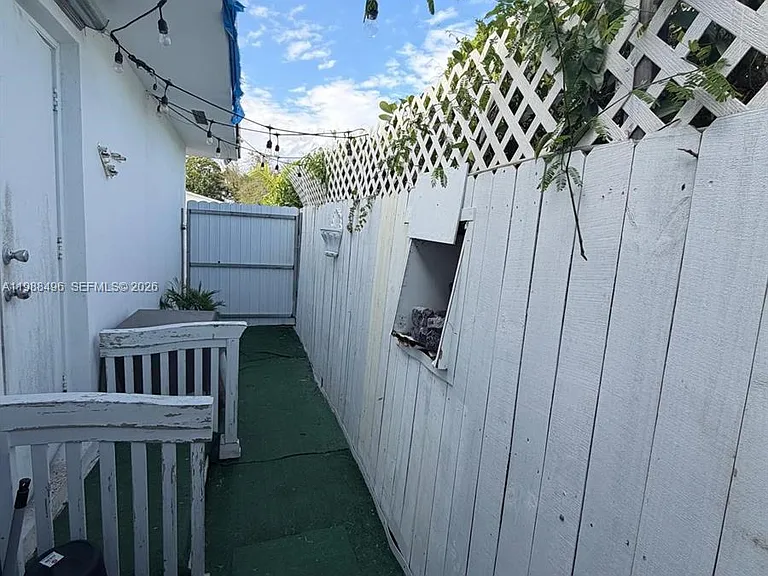 3306 SW 24th Ter — Photo 12