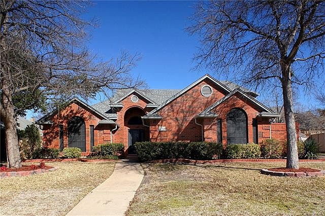1st image of 2740 Woodbridge Dr