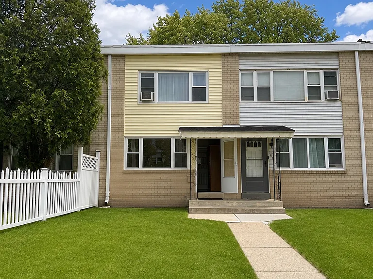706 Mohawk St — Photo 1