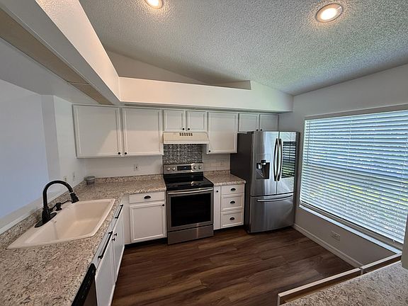 3rd image of 13531 Summerton Dr