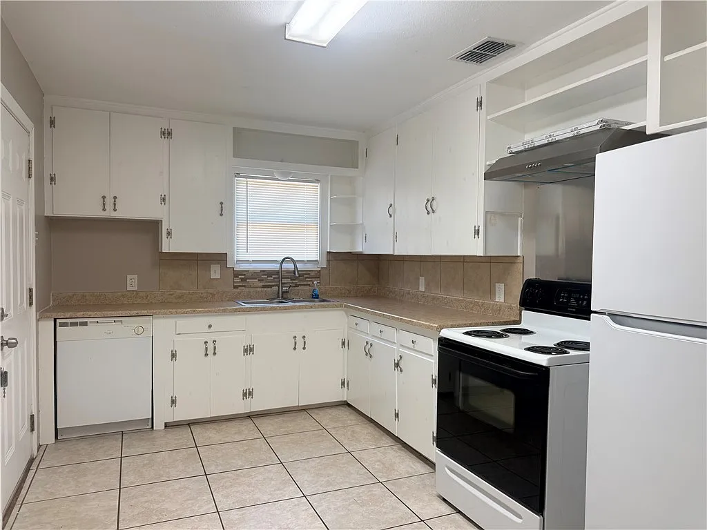 2 bed, 946 sqft, $1,350 — Photo 3