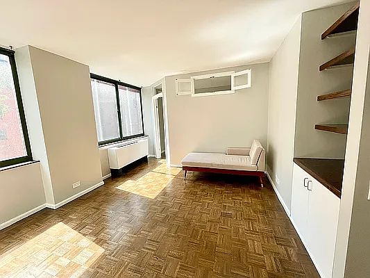 3rd image of 295 Greenwich St APT 4O