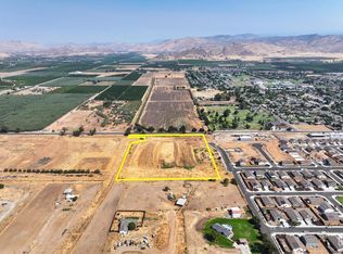 709 W Naranjo Blvd, Woodlake, CA 93286