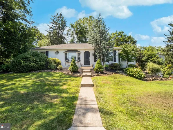 1966 Peach Tree Ln, Bethlehem, PA 18015