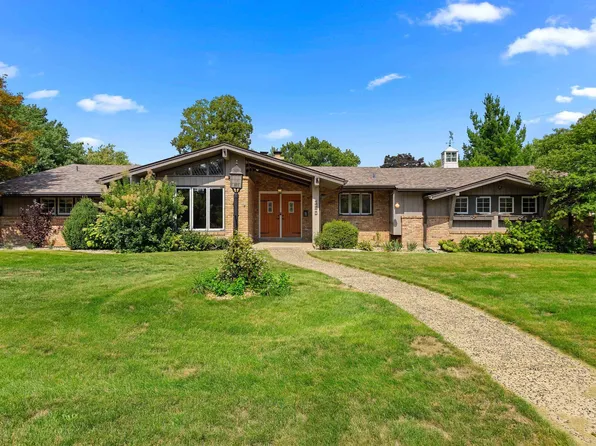 160 Sunset Ct, Morton, IL 61550