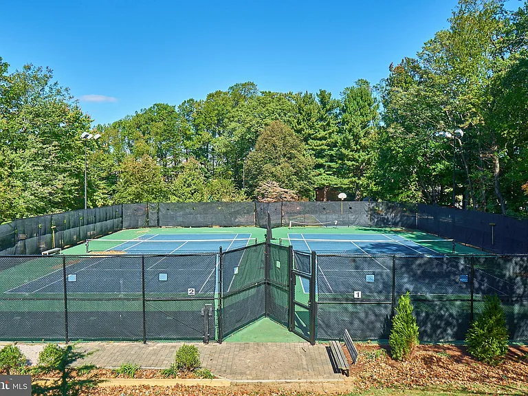 8360 Greensboro Dr #922 — Photo 33