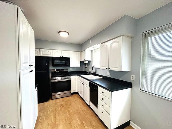 4th image of 424 Lee Rd