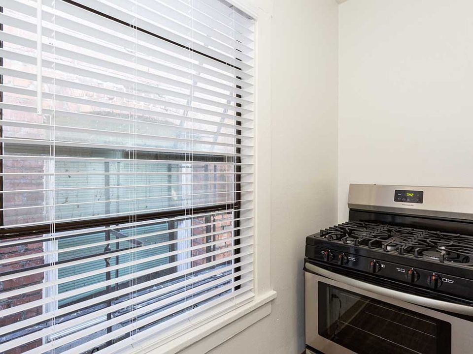 TheZeno_vacant-model_2bed_kitchen-2