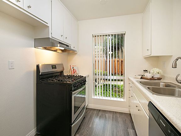 5th image of 2324 & 2332 Elden Ave #524