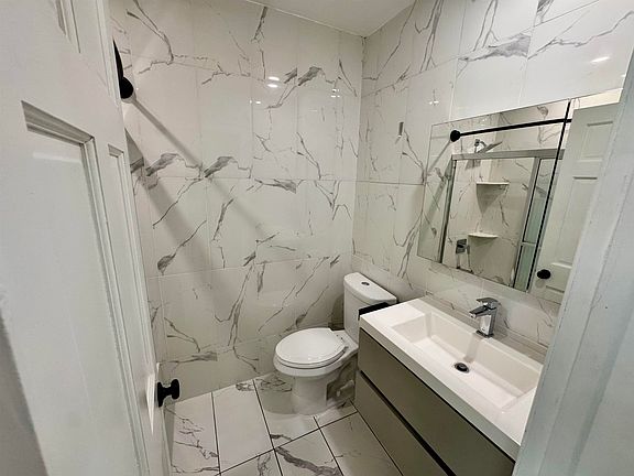 4th image of 56 Liberty Pl Unit 1