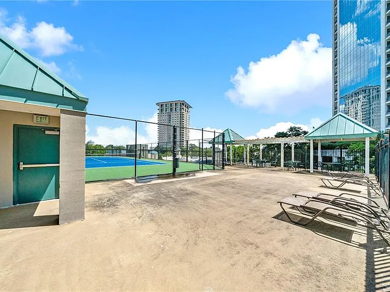 2870 Pharr Court South NW #NW-305-305 — Photo 29