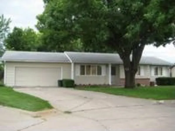 3 Regency Pl, Kearney, NE 68847