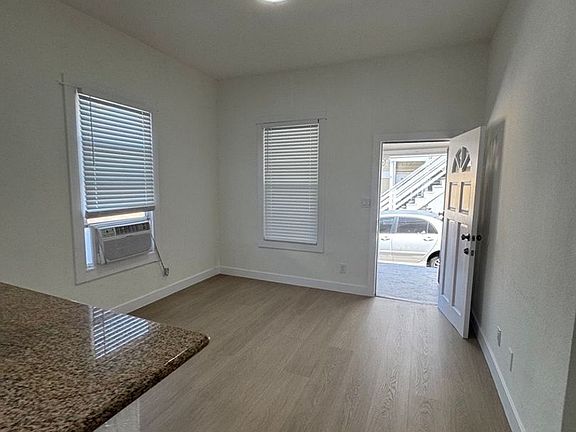 5th image of 1137 Irolo St #A4f9a7fe2