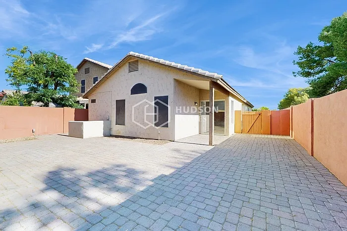 3259 E Kerry Ln — Photo 25
