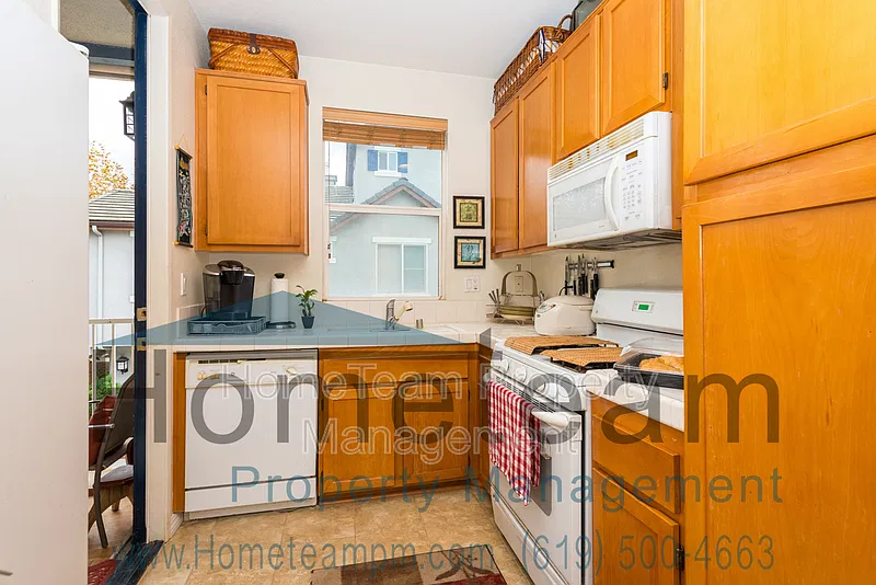 2 bed, 2.5 bath, 964 sqft, $2,950 — Photo 1