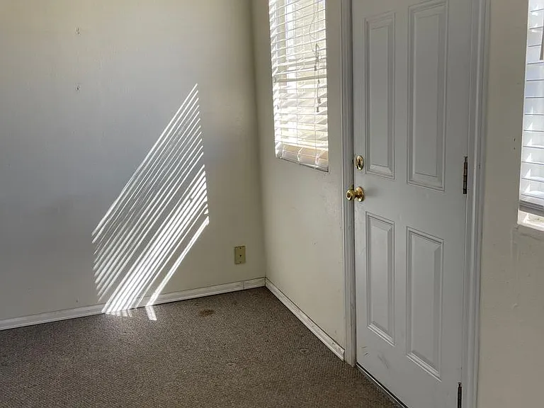 1118 Macon Ave — Photo 16