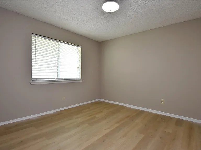 17906 Glenpatti Dr — Photo 17
