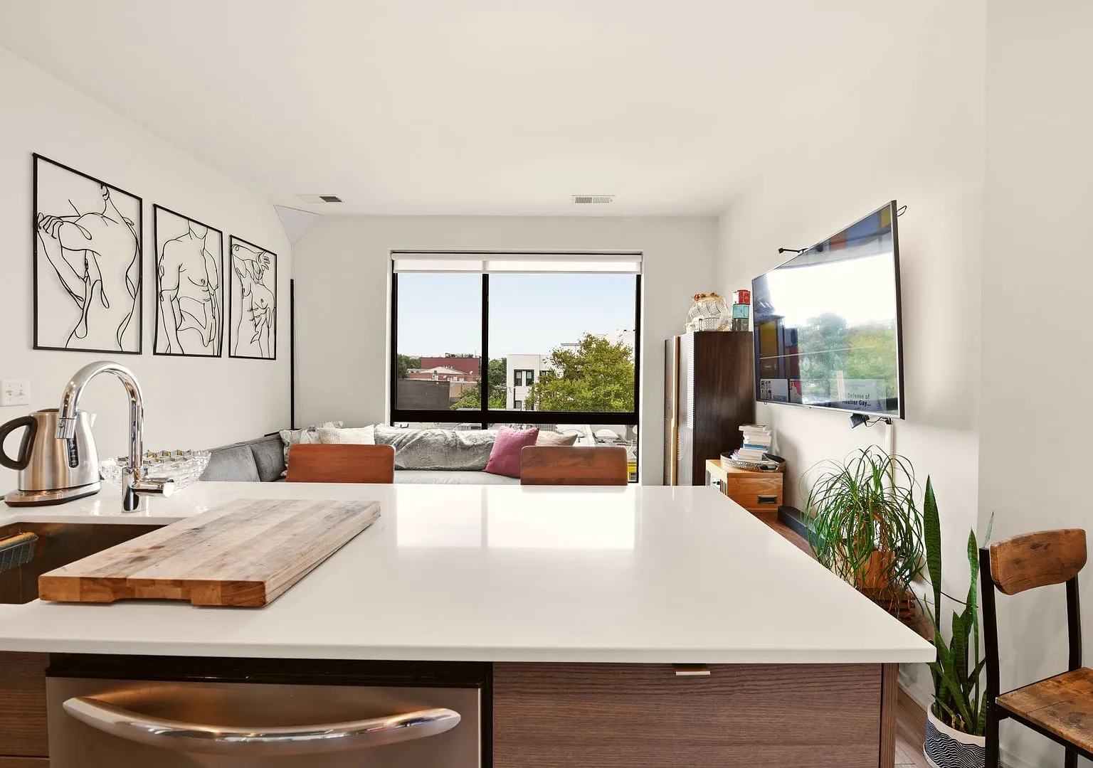 Modern 1BR/1BA in Boutique Logan Circle Building with Rooftop & City Views! — Photo 2