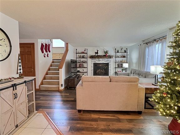 4th image of 8982 Amy Leigh Ln