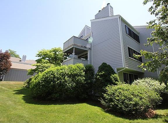 2nd image of 86 Rowayton Woods Dr
