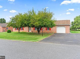 1213 S Pointe Dr, Hagerstown, MD 21740