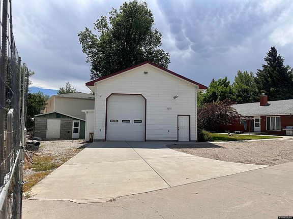 3rd image of 340 Shoshone St