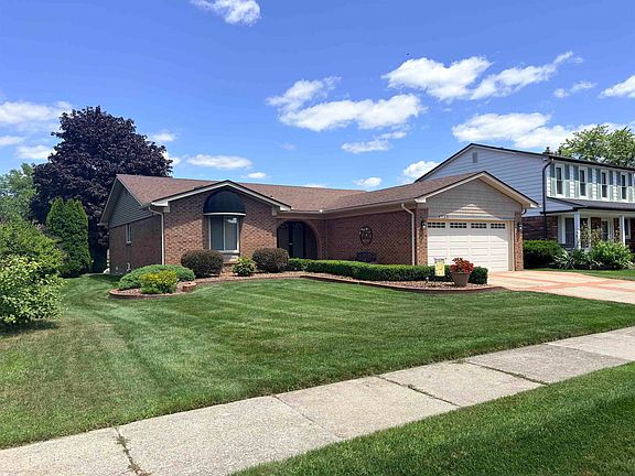 3rd image of 47168 Blueridge Dr