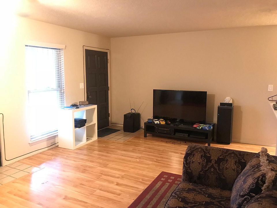 1st image of 1556 Common Dr