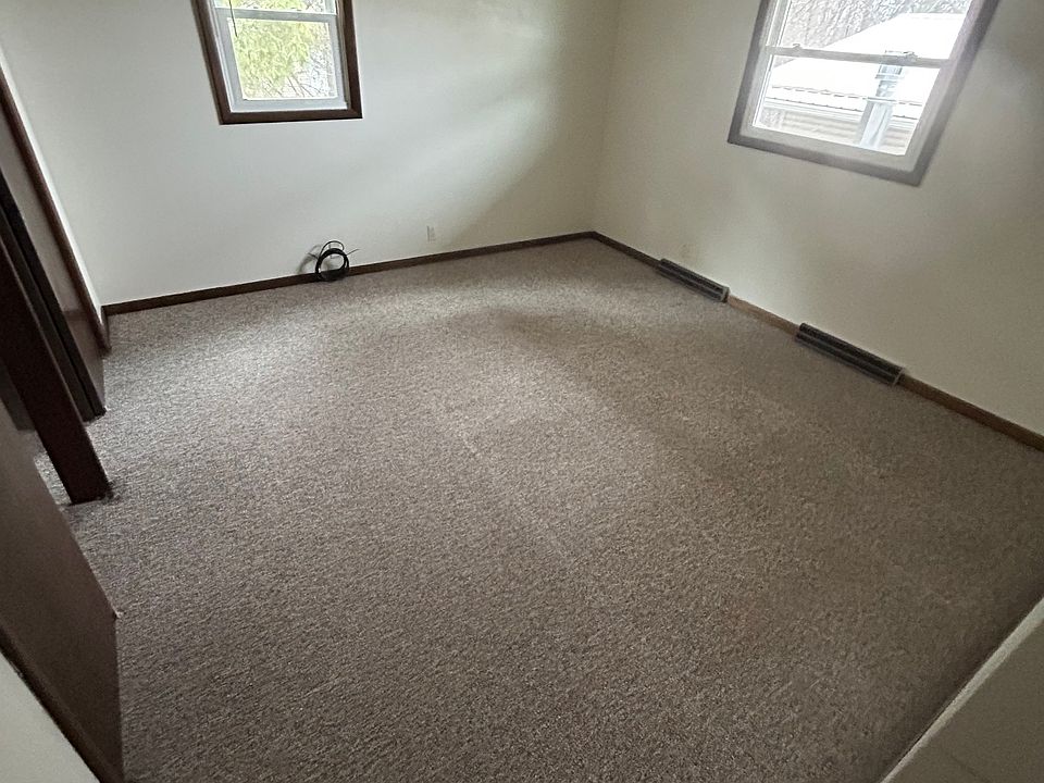 1st image of 425 Simonsen St #429