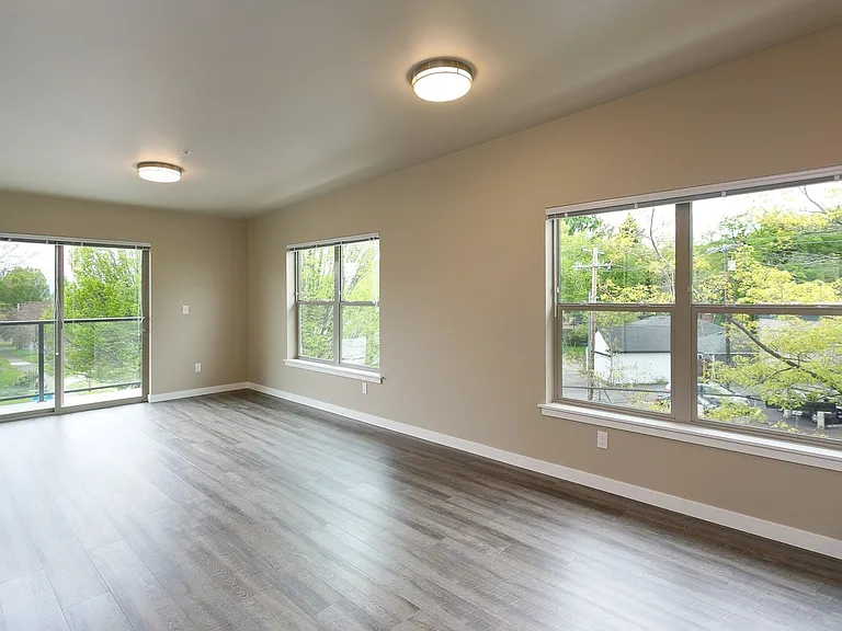 One Month Free, Broadway Station Apartments — Photo 20