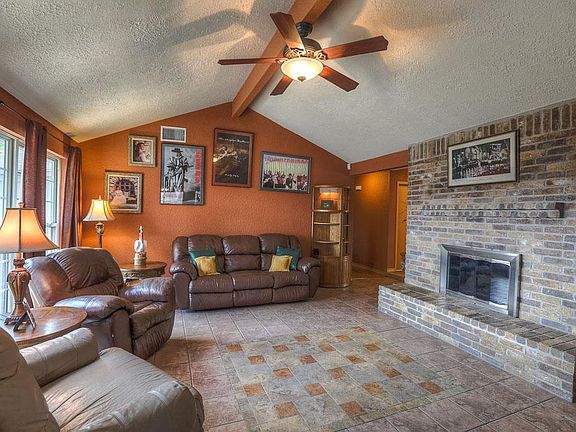5th image of 1005 W Castlewood Ave