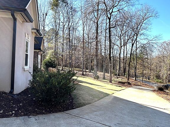 4th image of 114 Red Oak Trl