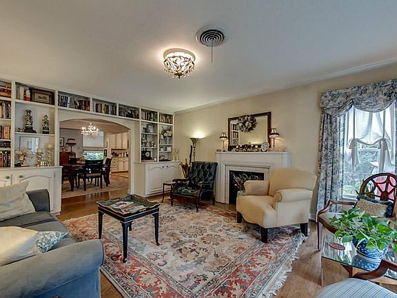 2nd image of 1535 San Saba Dr