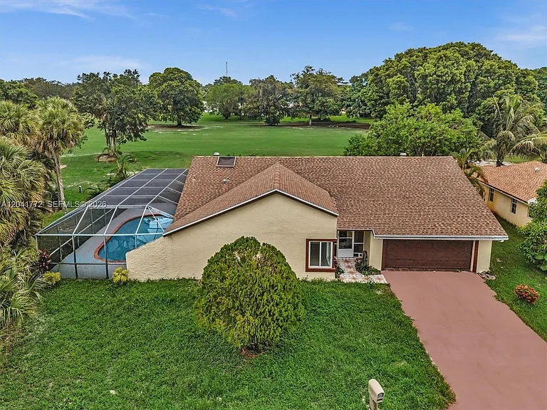 8813 Paradise Ct — Photo 1