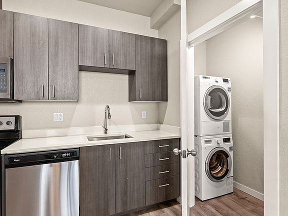 3rd image of 7625 SE Milwaukie Ave #3