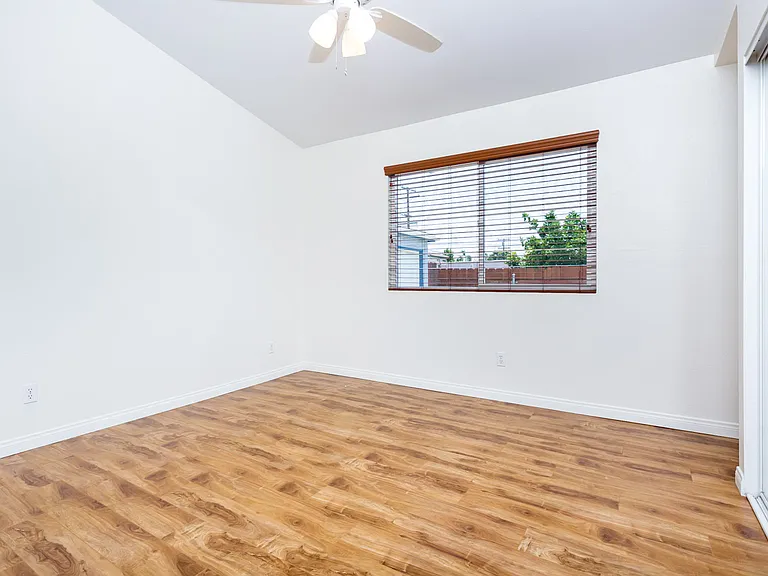 5009 Mansfield St — Photo 5