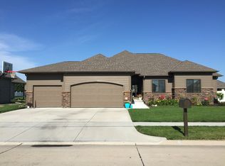 1209 Maplewood Dr, Fremont, NE 68025