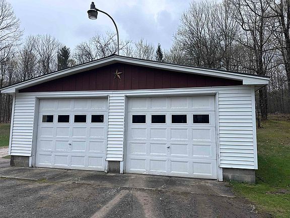 3rd image of 324 Hanson Rd