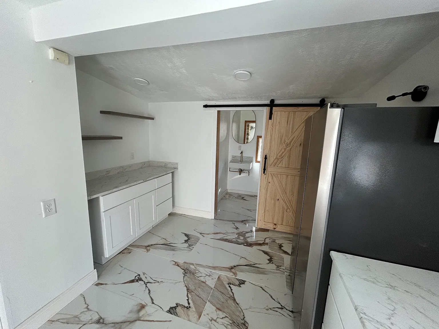 2 bed, 1100 sqft, $2,300 — Photo 2